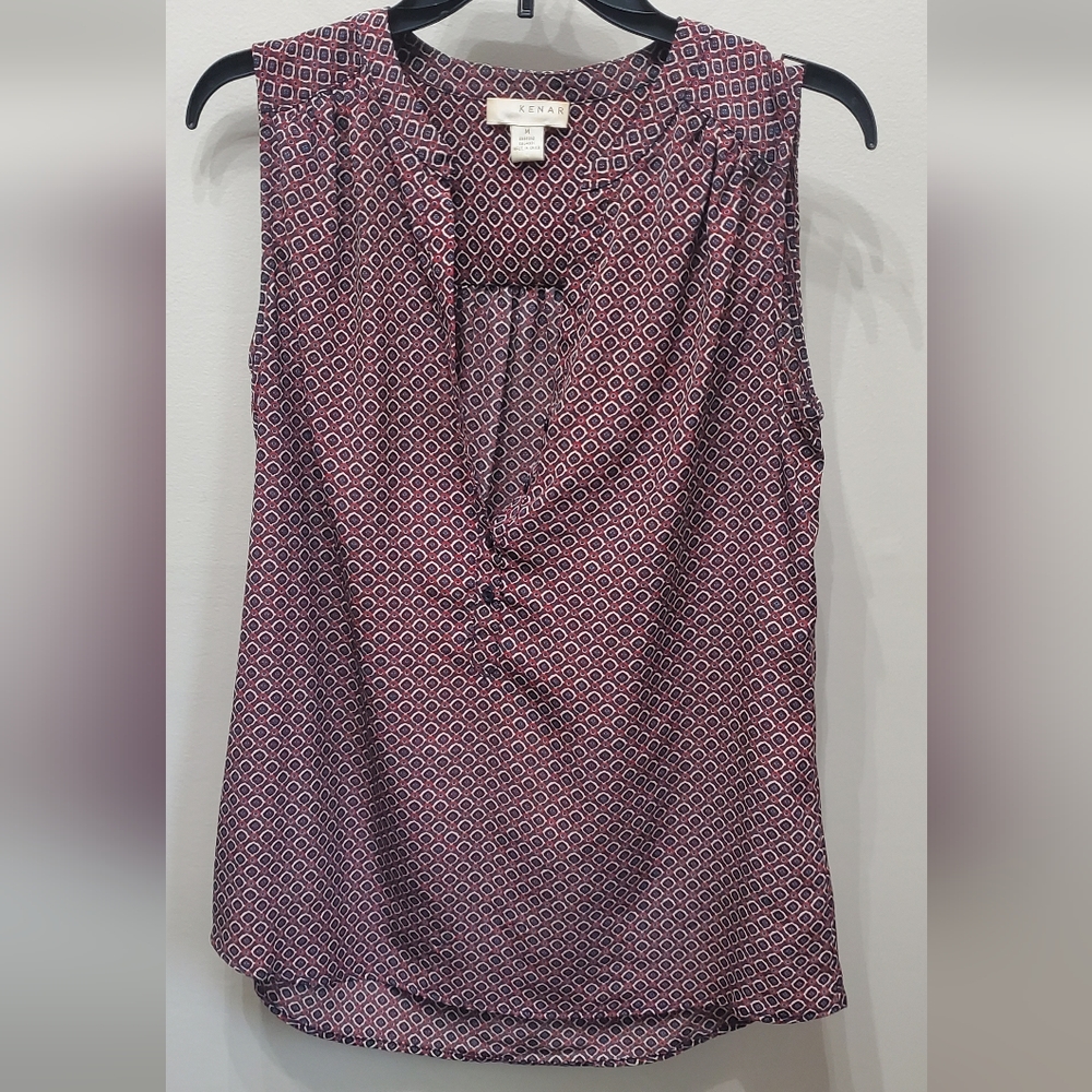 RETRO PRINT SLEEVELESS V-NECK WITH BUTTONS SILKY BLOUSE.